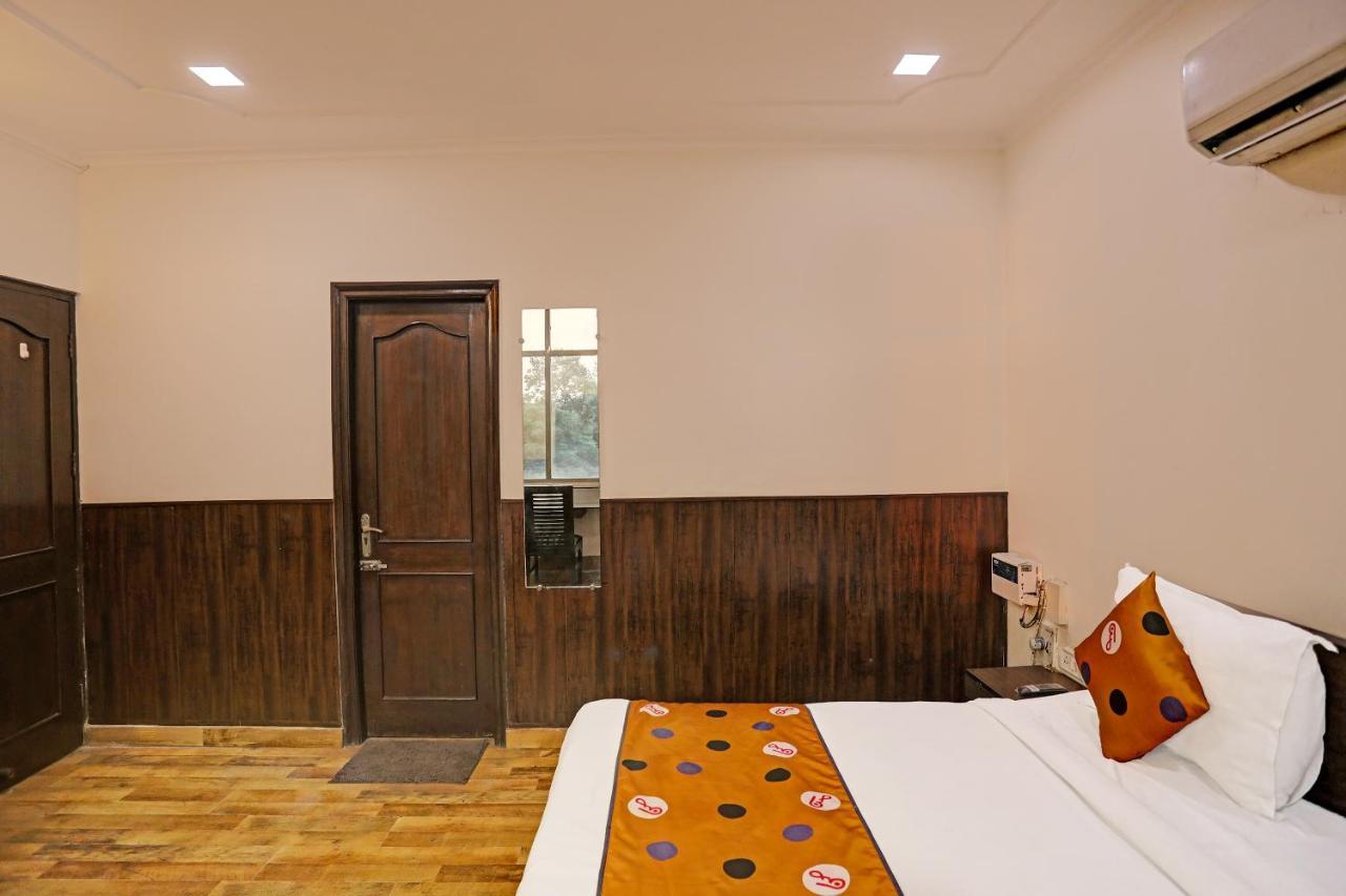 Hotel Grand Tushar - Ghaziabad Railway Station מראה חיצוני תמונה
